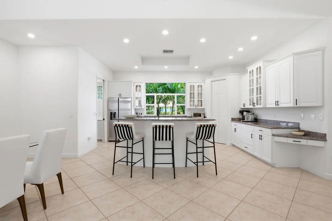 Photo of 950 Greensward Lane