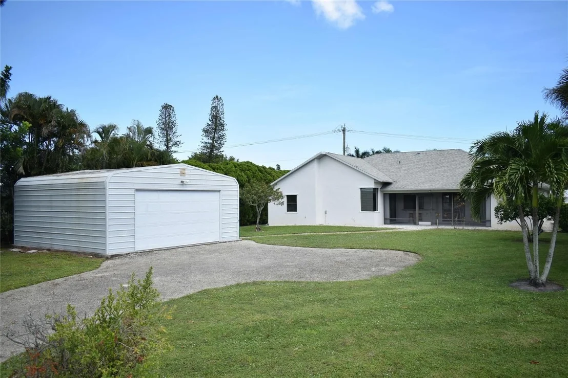 Photo of 1928 NW Pine Lake Drive