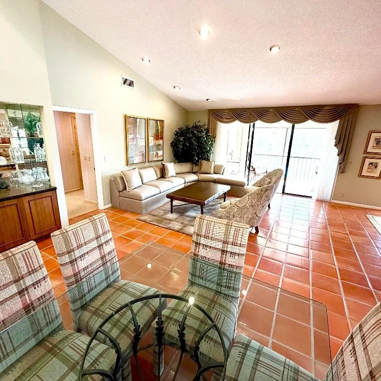 Photo of Unit D at 22 Eastgate Drive