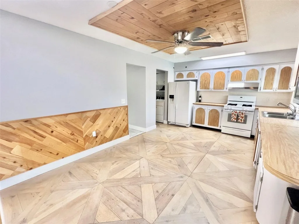 Photo of 10571 Sunset Strip