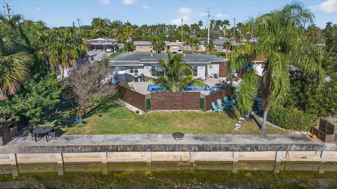 Photo of 1530 W River Drive