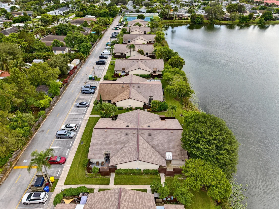 Photo of Unit B at 3402 WATERVIEW Circle