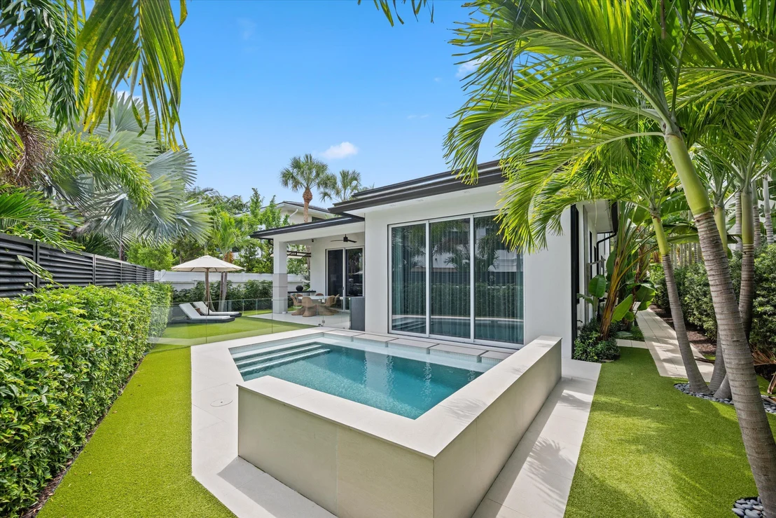 Photo of 745 Park Drive W