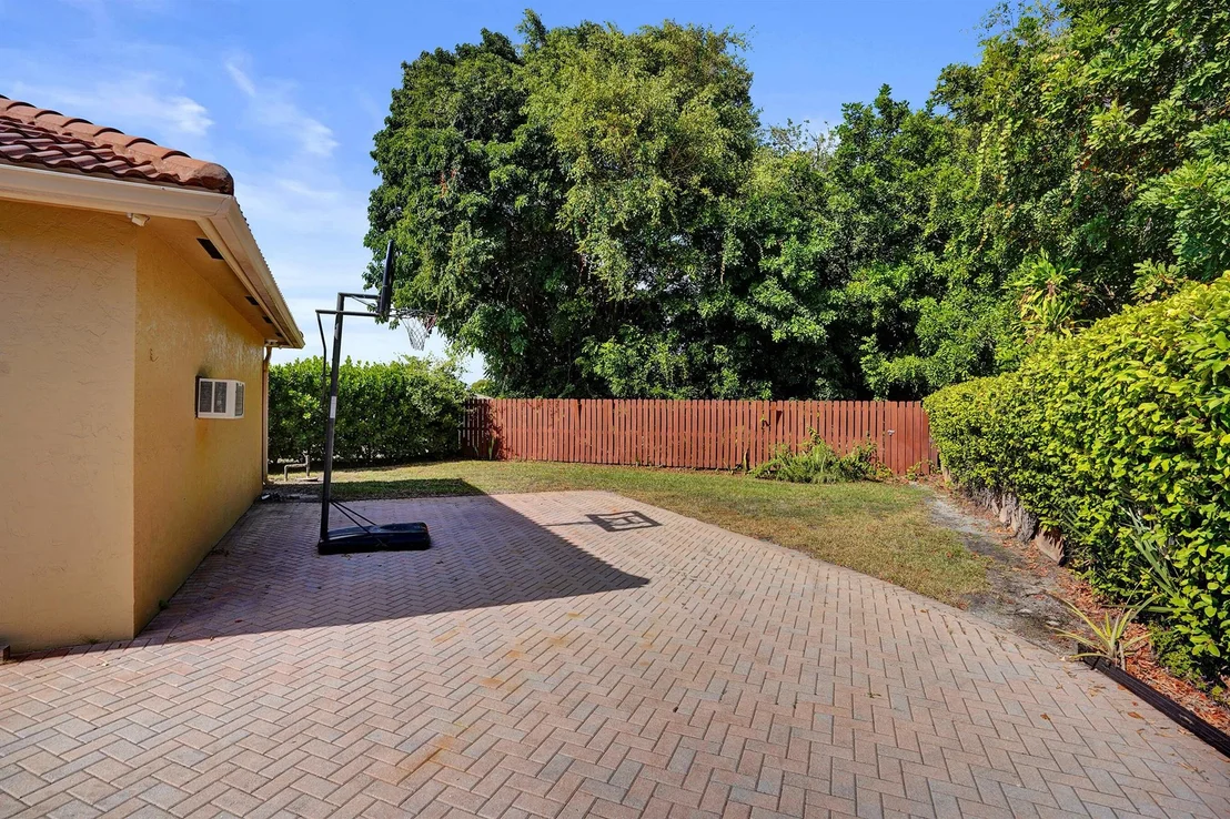 Photo of 603 N Cypress Drive
