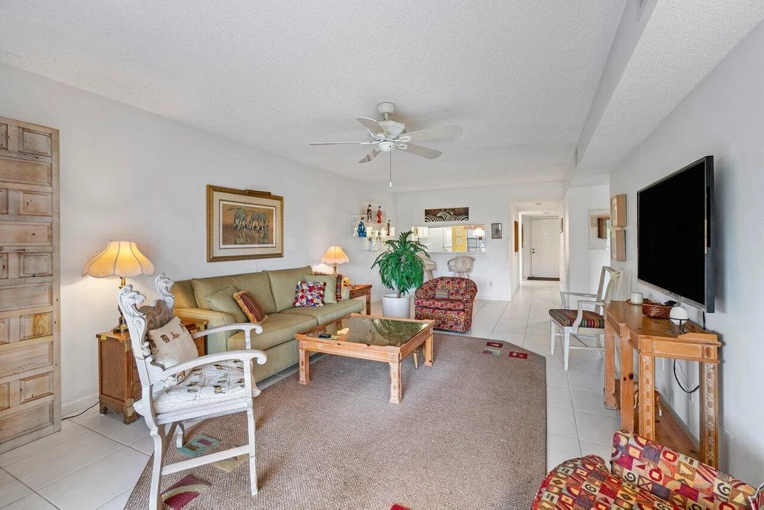 Photo of Unit A at 1501 Pinecrest Circle