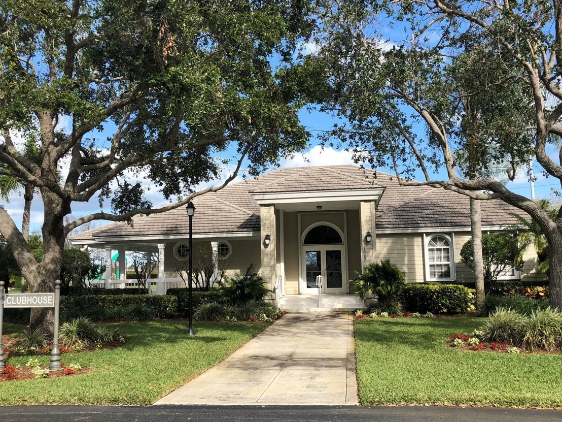 Photo of 18371 SE Lakeside Drive