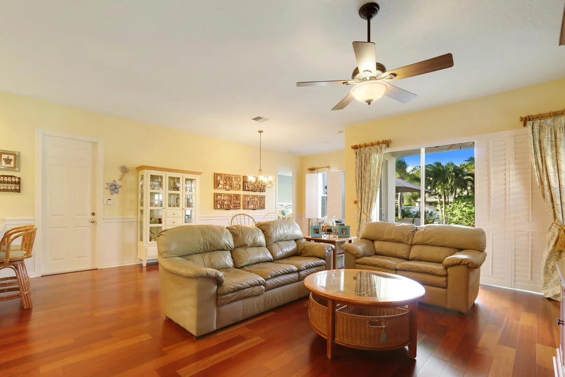 Photo of 1719 W Community Drive