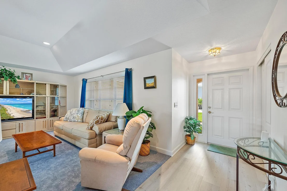 Photo of 925 Dolphin Drive