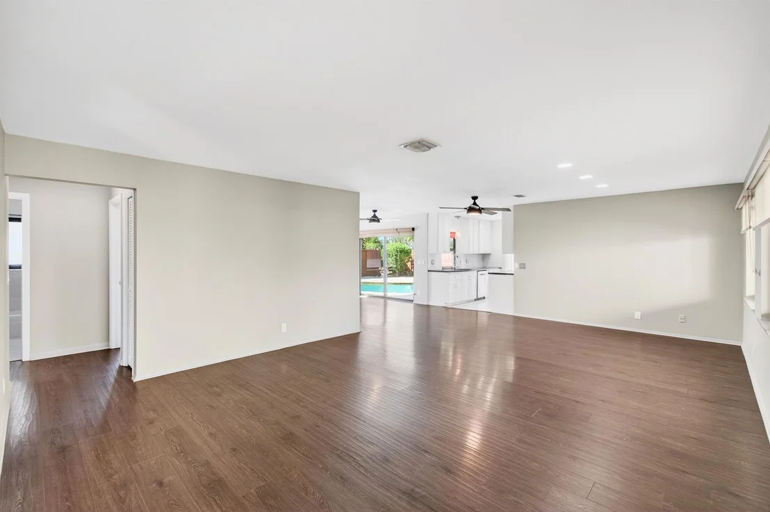 Photo of 714 Heron Drive