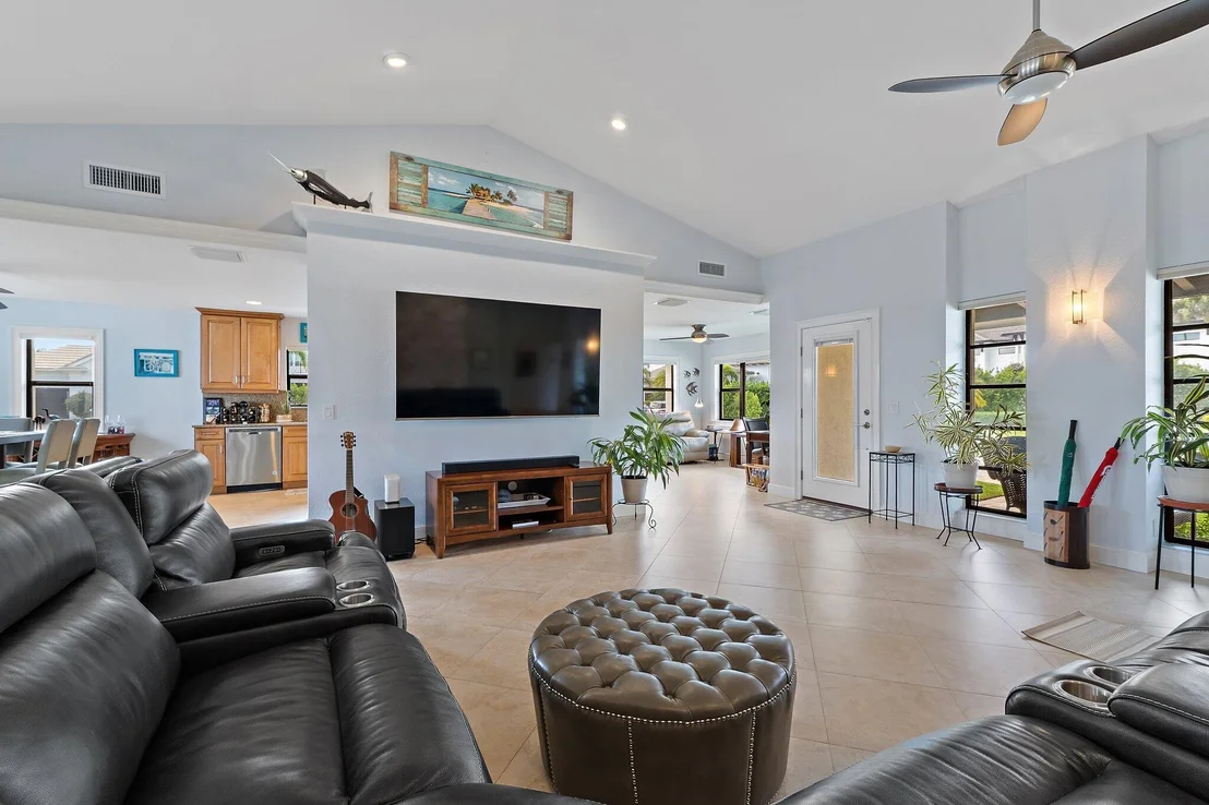 Photo of 348 River Drive