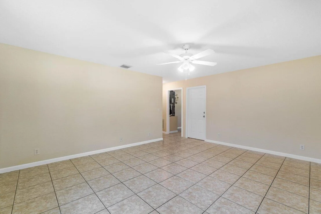 Photo of 352 Fleming Avenue