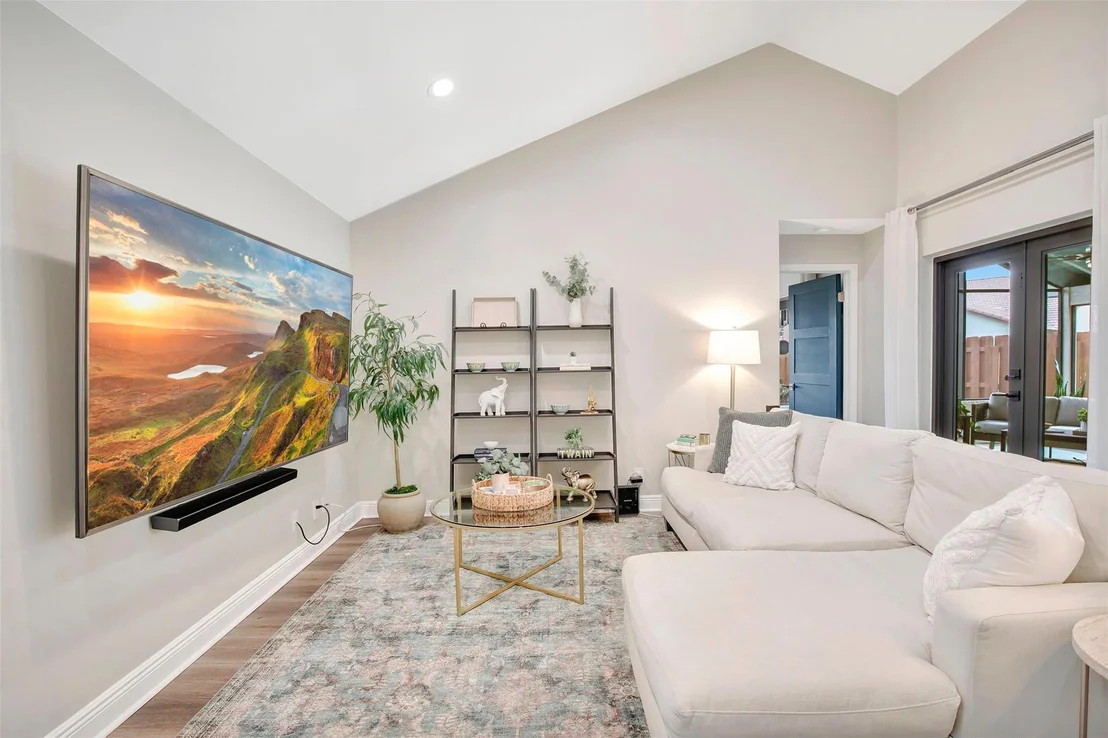 Photo of 2083 Augusta