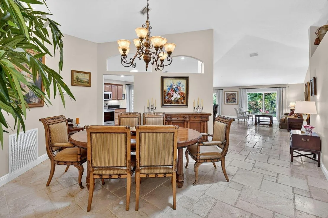 Photo of 523 Canoe Point
