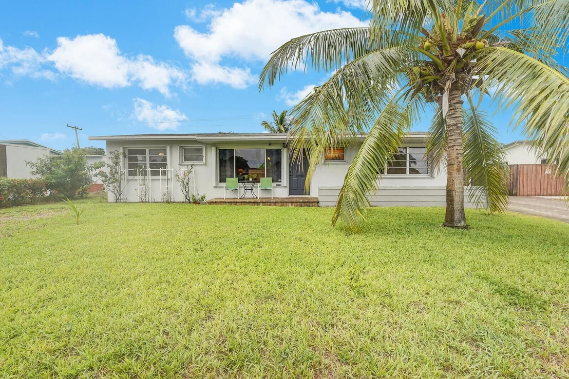 Photo of 640 NE 23 Court