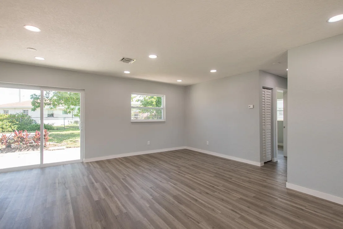 Photo of 2590 N Seacrest Boulevard