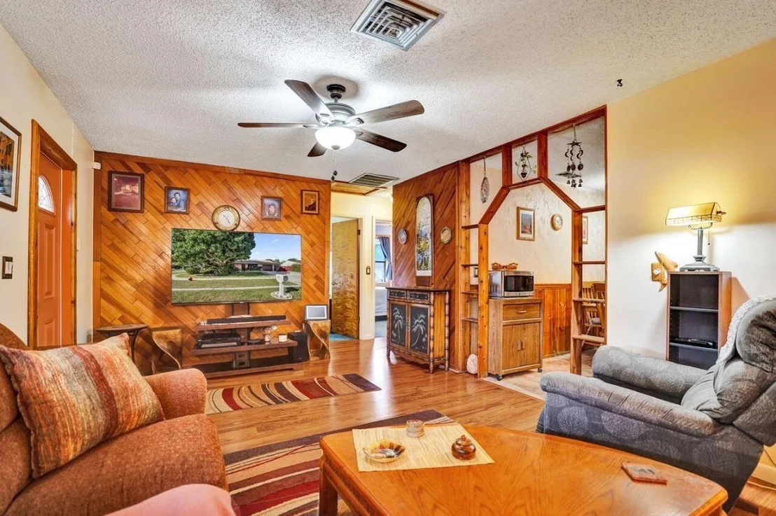 Photo of 4387 Appian Way