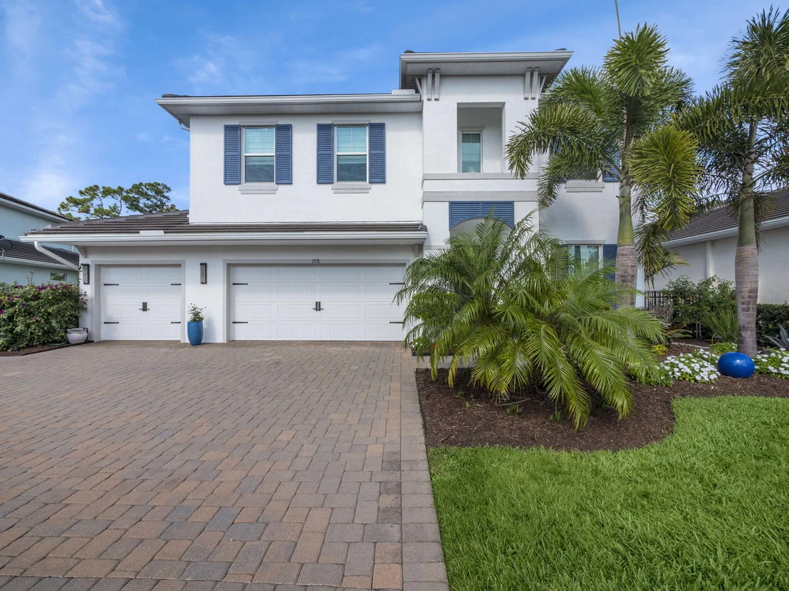 Photo of 708 SW Riverwatch Place
