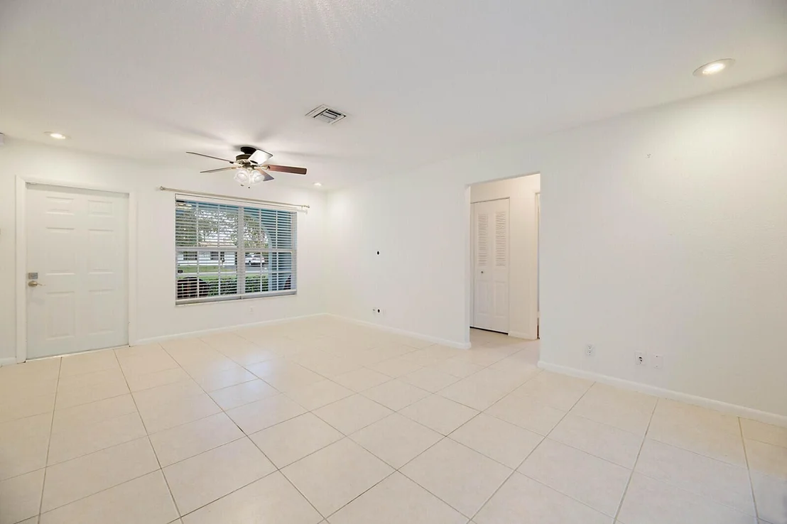 Photo of 643 Lindell Boulevard