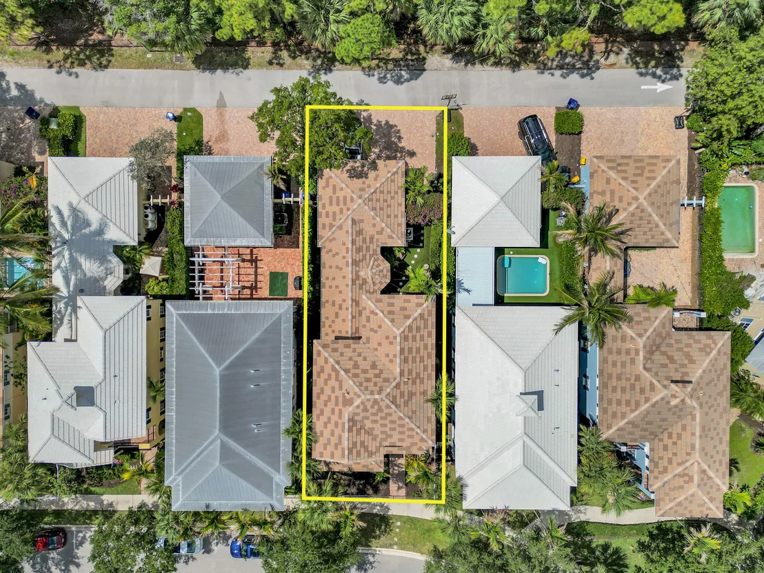 Photo of 212 W Bay Cedar Circle