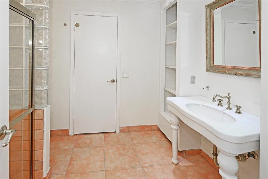 Photo of 4085 Georges Way