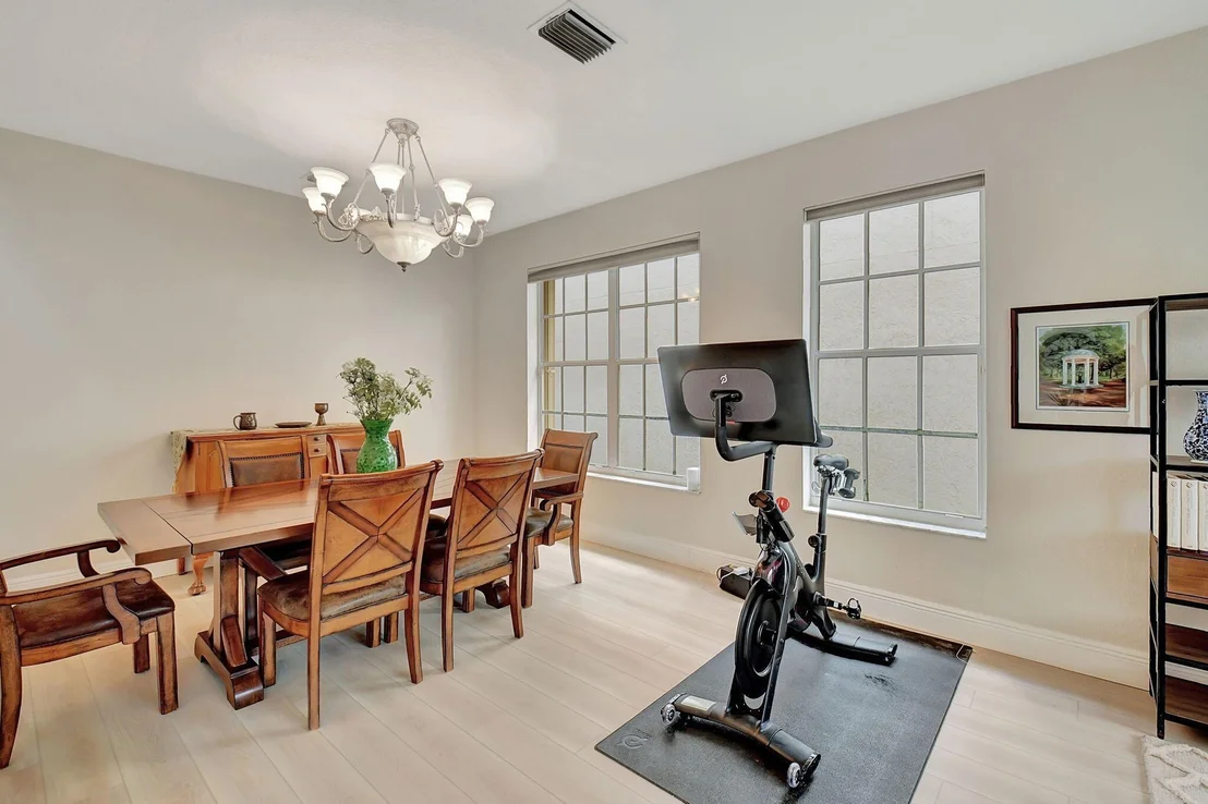 Photo of 7613 Charing Cross Lane