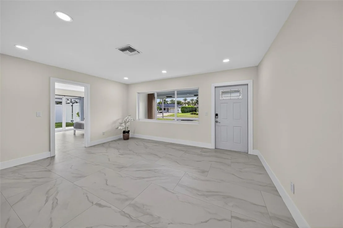 Photo of 230 SE 3rd Avenue