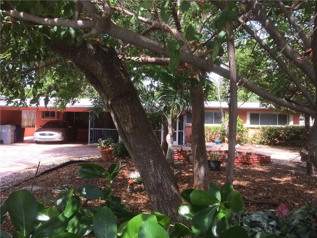 Photo of 2425 SE 6th Street