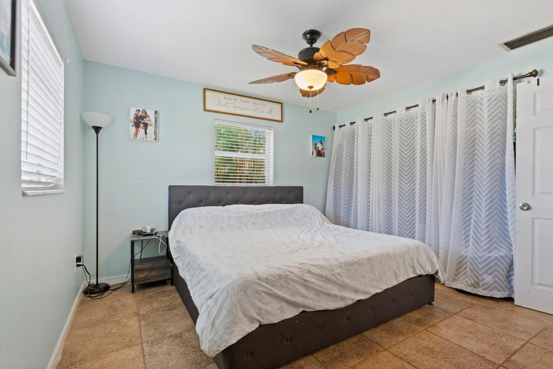 Photo of 520 SE Dolphin Drive