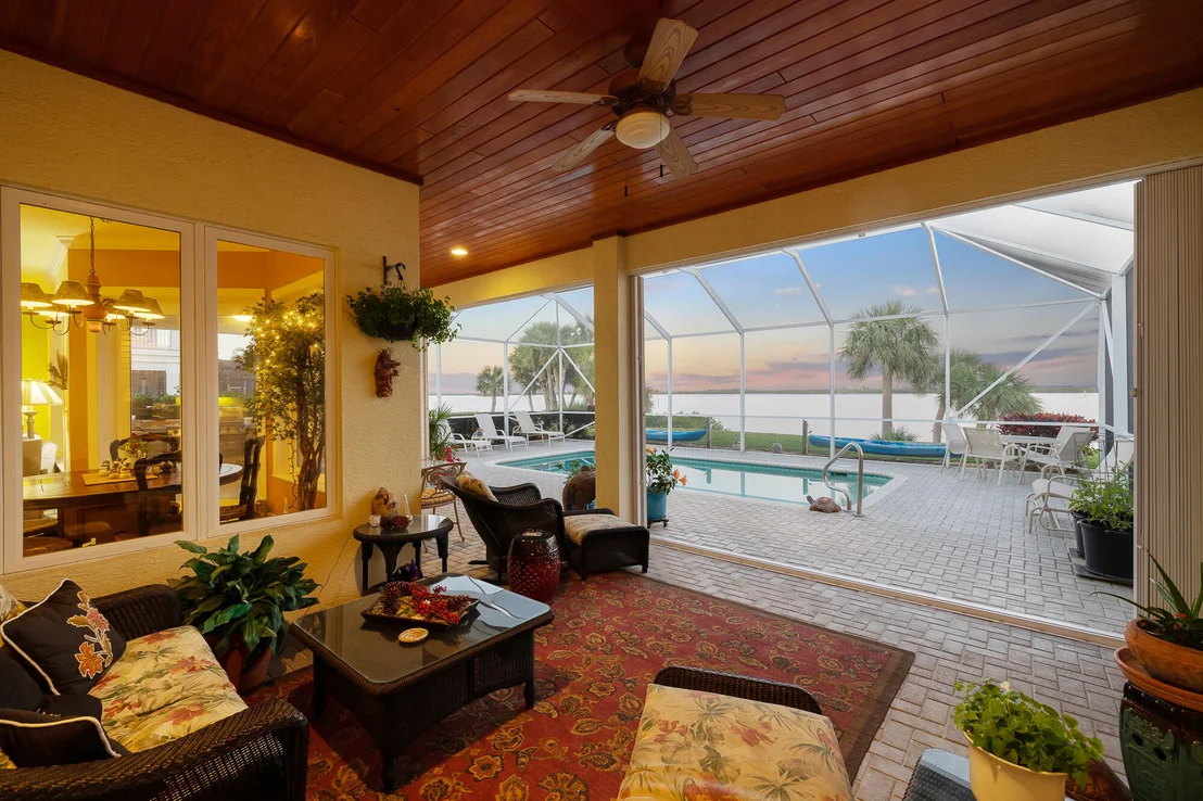 Photo of 9560 Riverside Drive