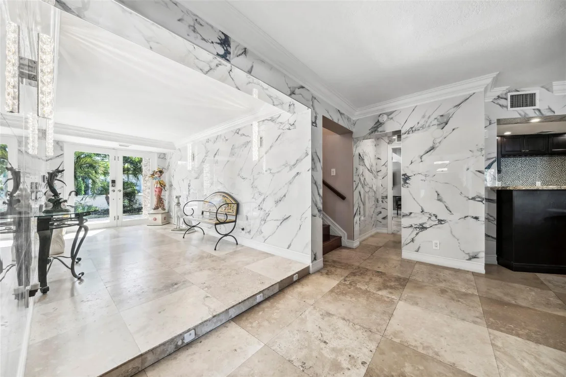 Photo of 2401 SE 8th Street