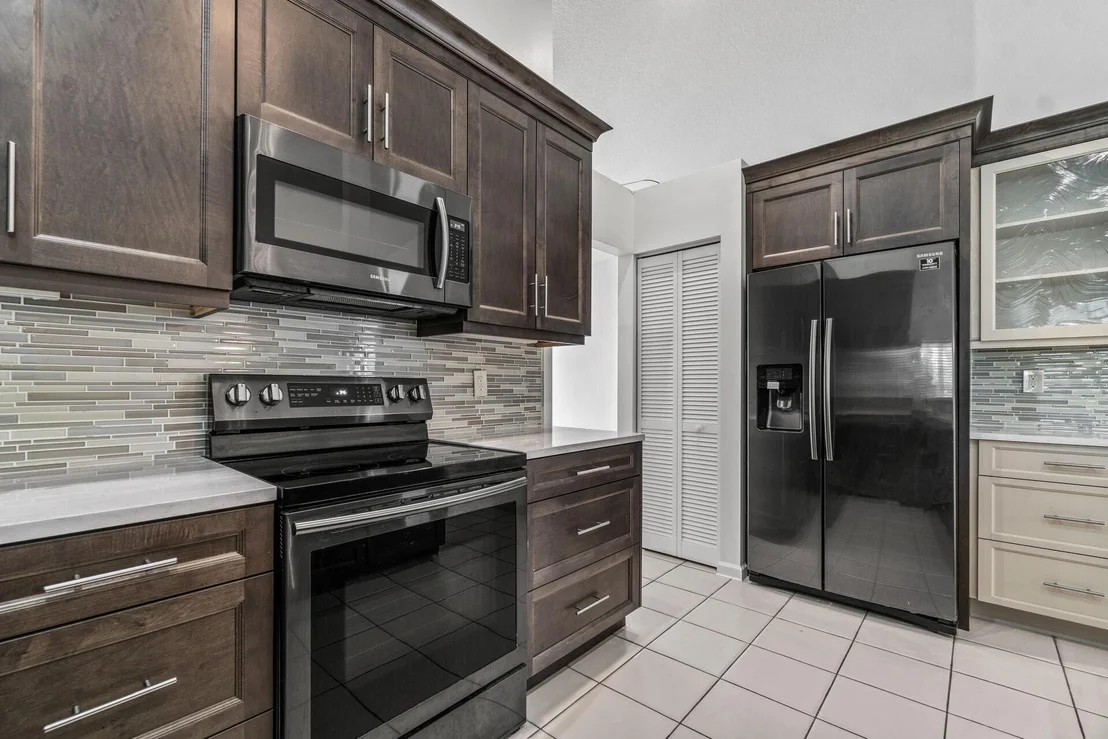 Photo of 18330 Lake Bend