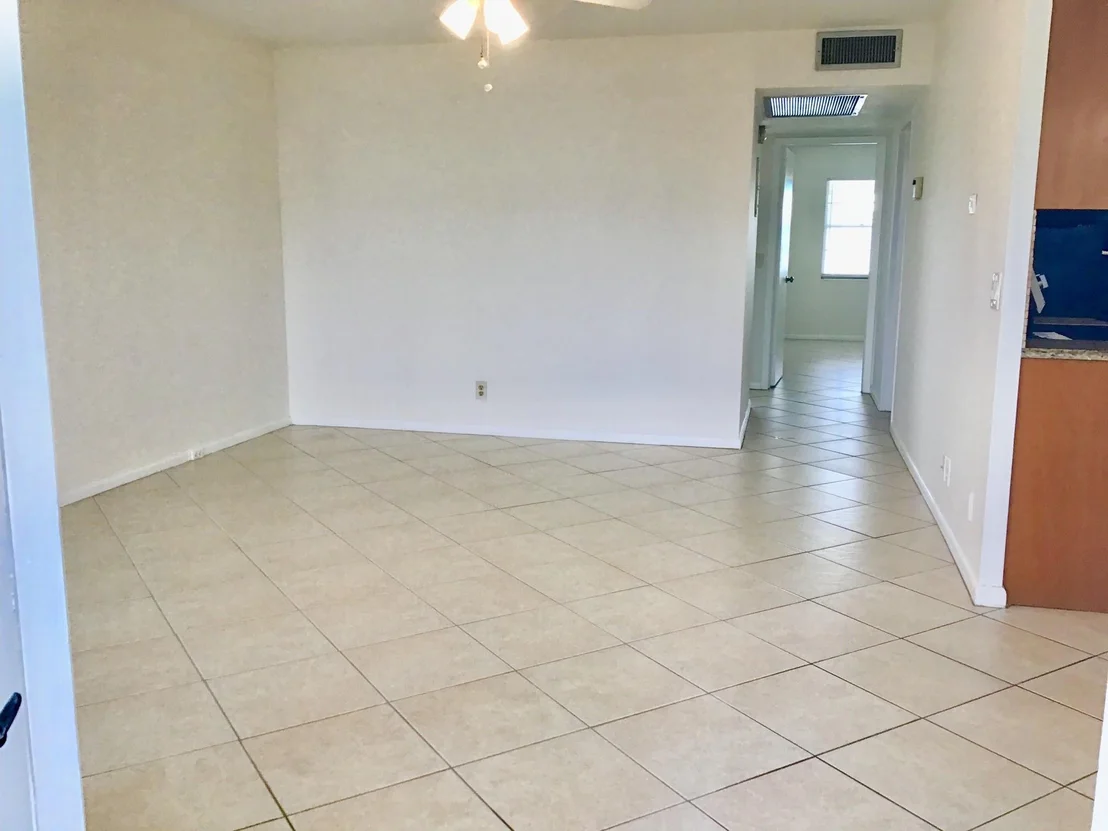 Photo of Unit 2035 at 2035 Exeter B