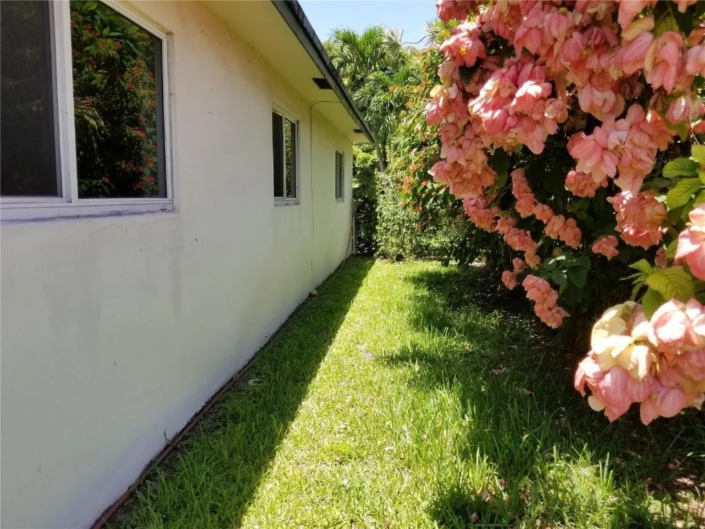 Photo of 817 NW 9th Avenue