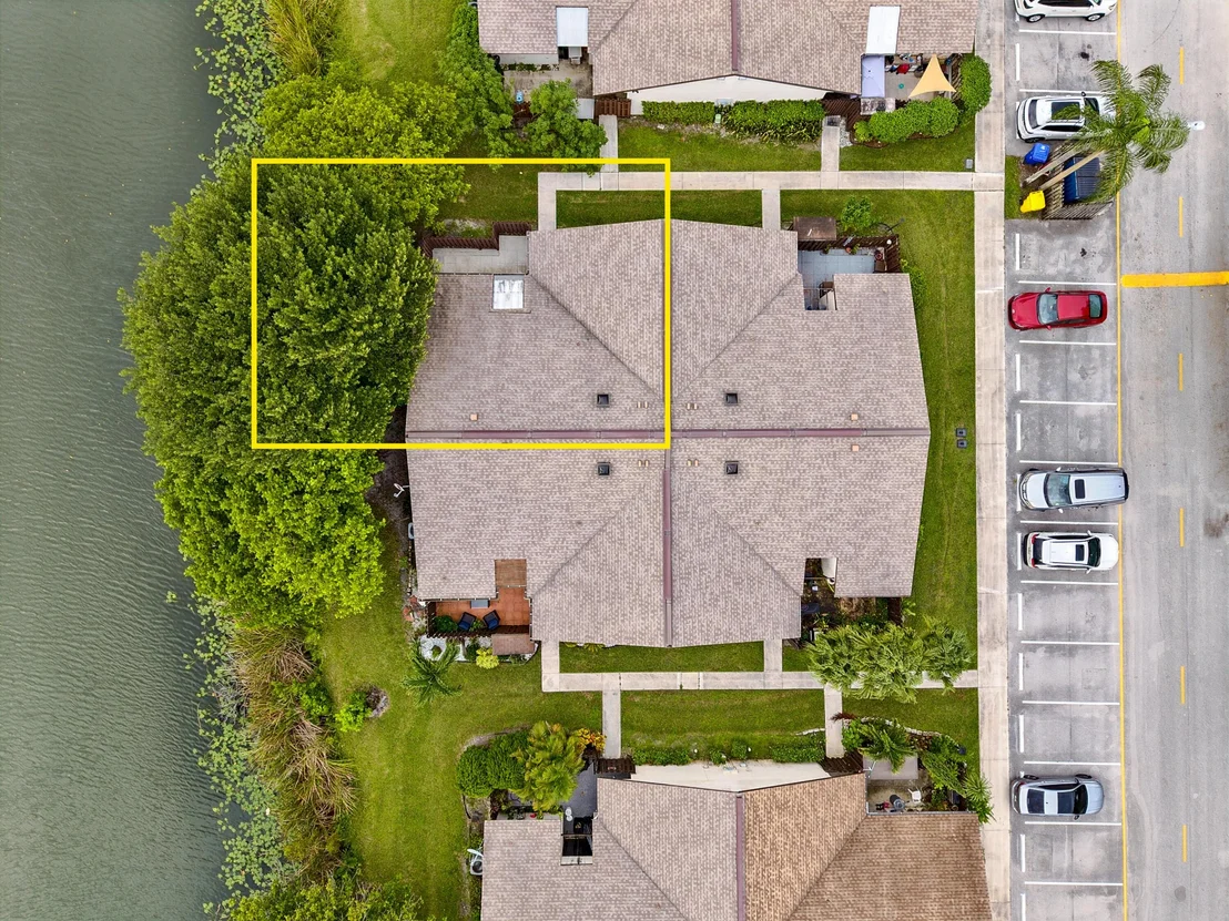 Photo of Unit B at 3402 WATERVIEW Circle