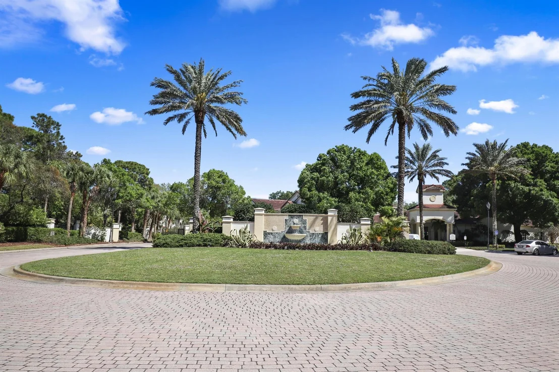 Photo of 272 SE Kitching Circle