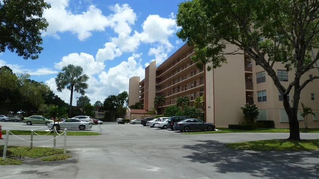 Photo of Unit 708 at 14671 Bonaire Boulevard
