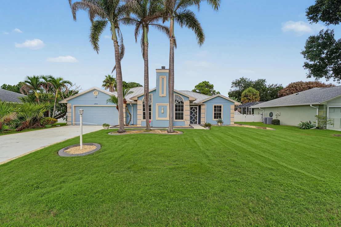 Photo of 6908 Bronte Circle