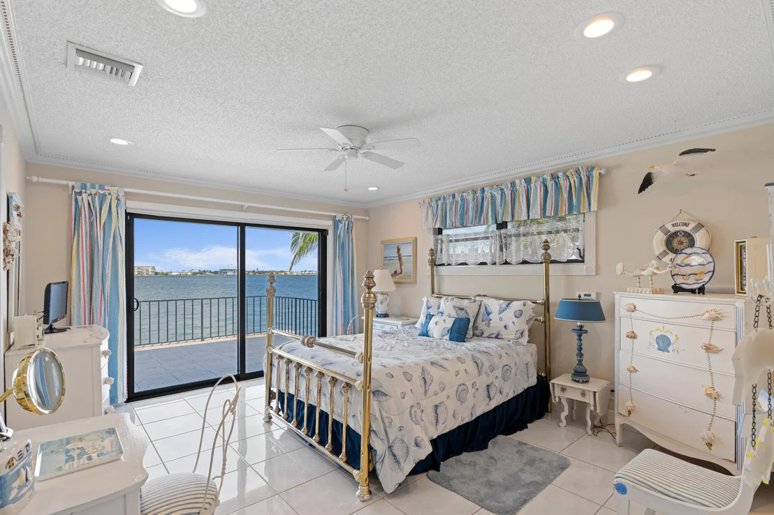 Photo of 1010 Pine Point Road