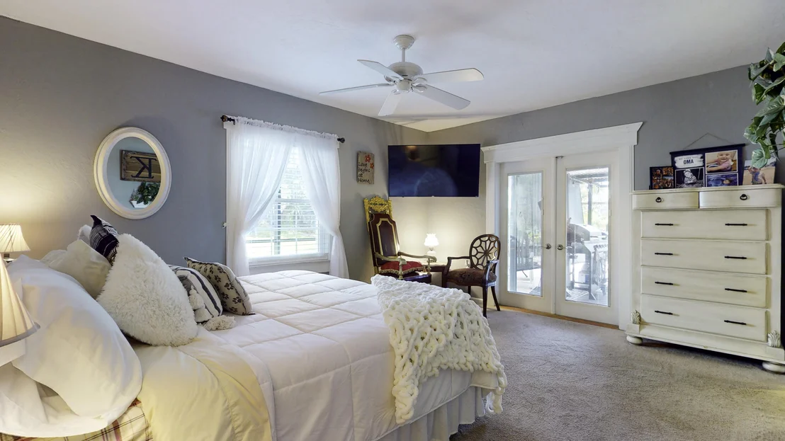 Photo of 1332 N Oak Ridge Drive