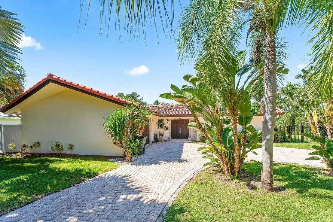 Photo of 2301 Banyan Road