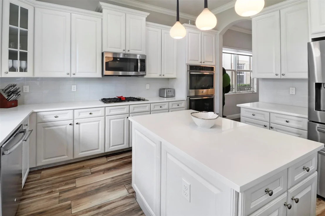 Photo of 8561 Lakeside Drive