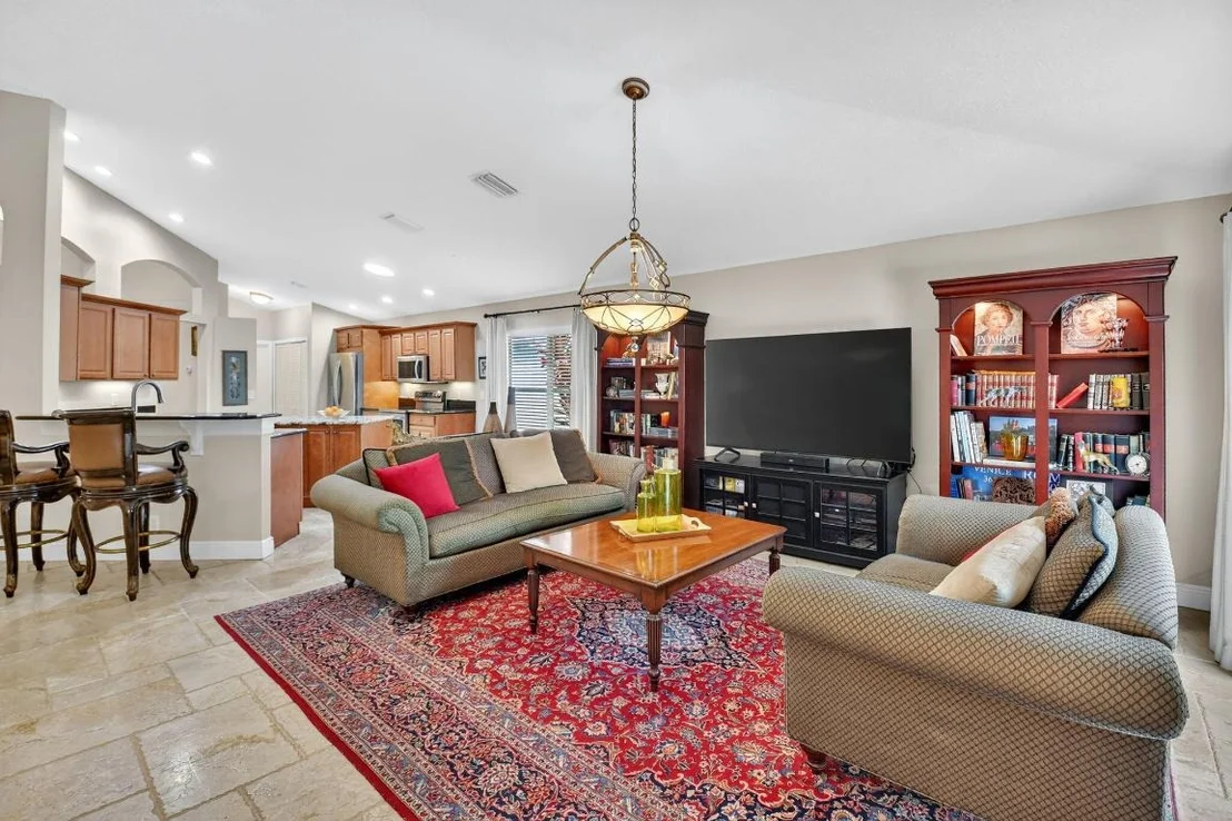 Photo of 523 Canoe Point