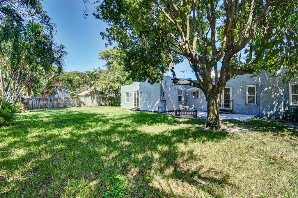 Photo of 415 Avenida Alegre