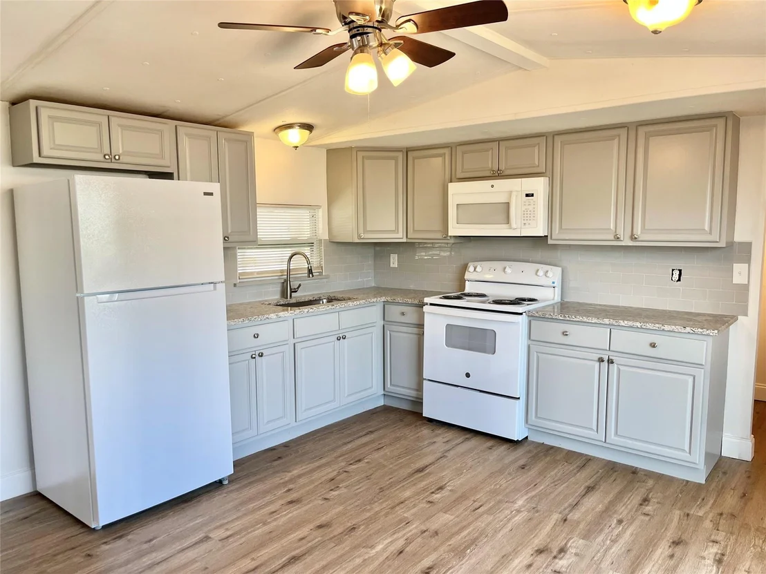 Photo of 1065 Riverview Drive
