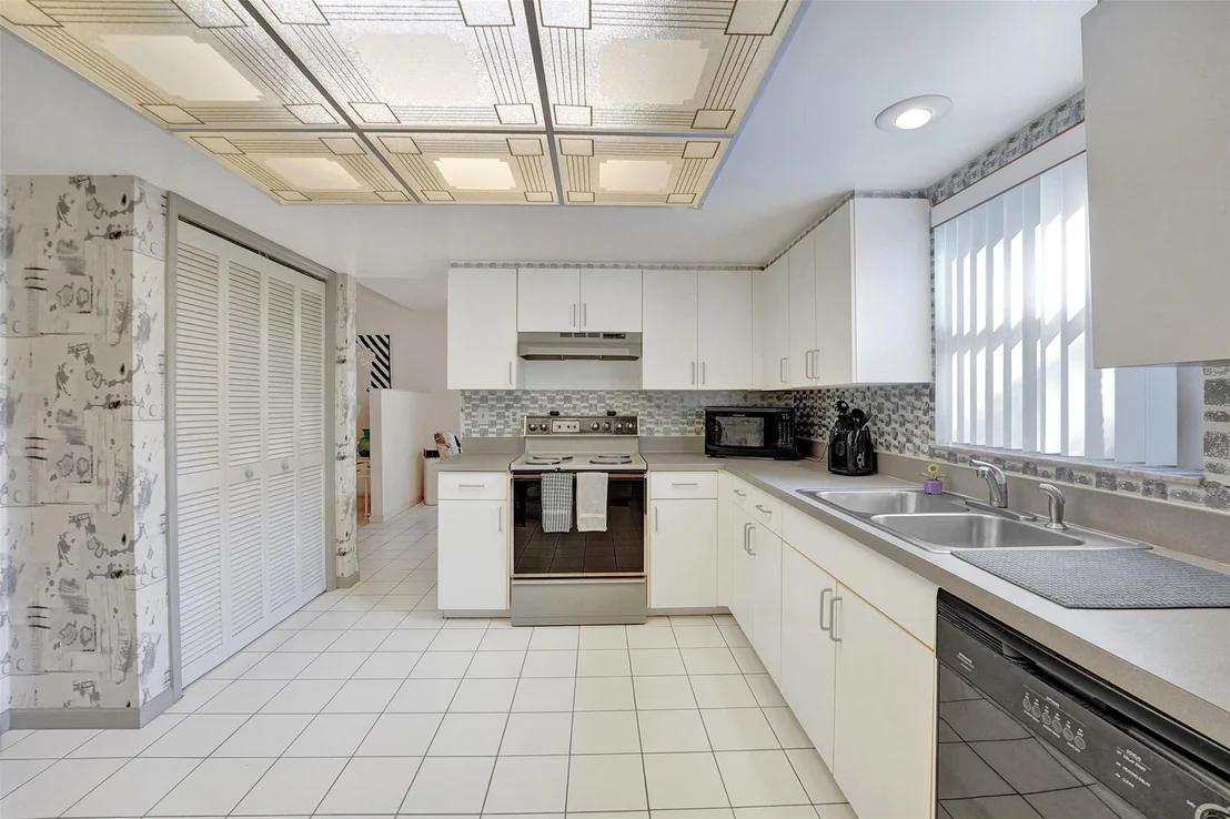 Photo of 4261 NW 5th Drive