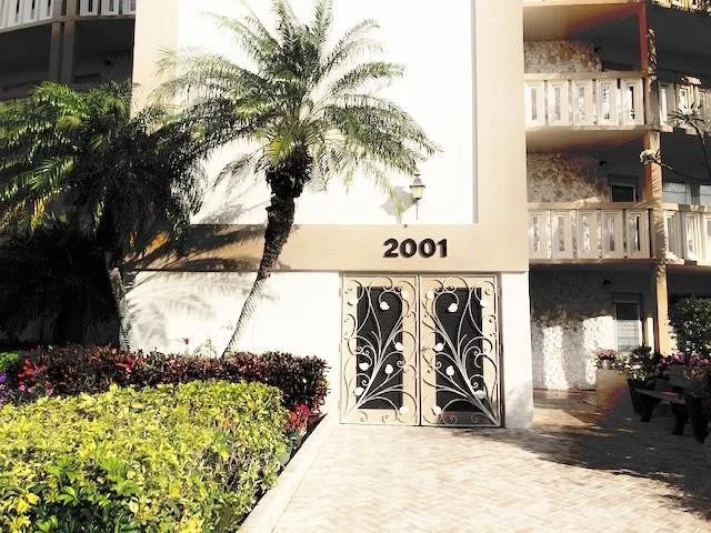 Photo of Unit F1 at 2001 Granada Drive