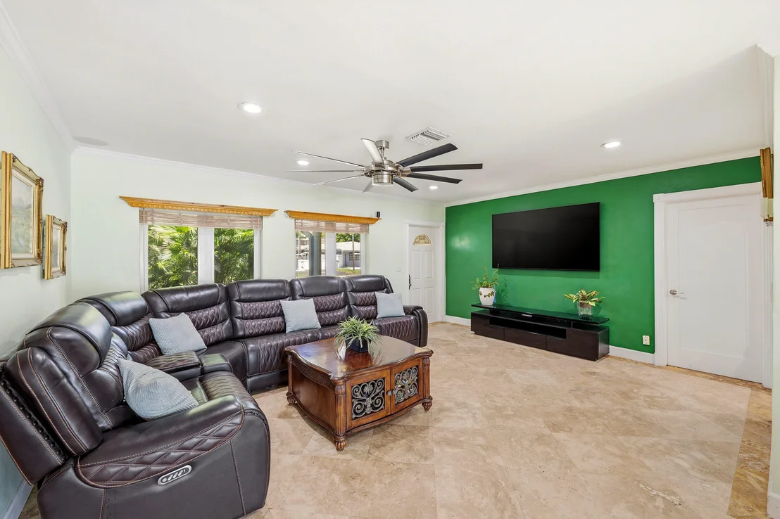 Photo of 390 SE 12th Avenue