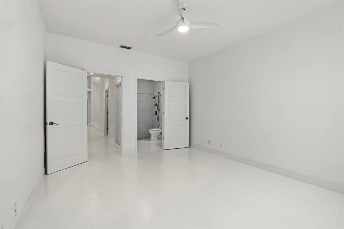 Photo of 136 N River Drive W