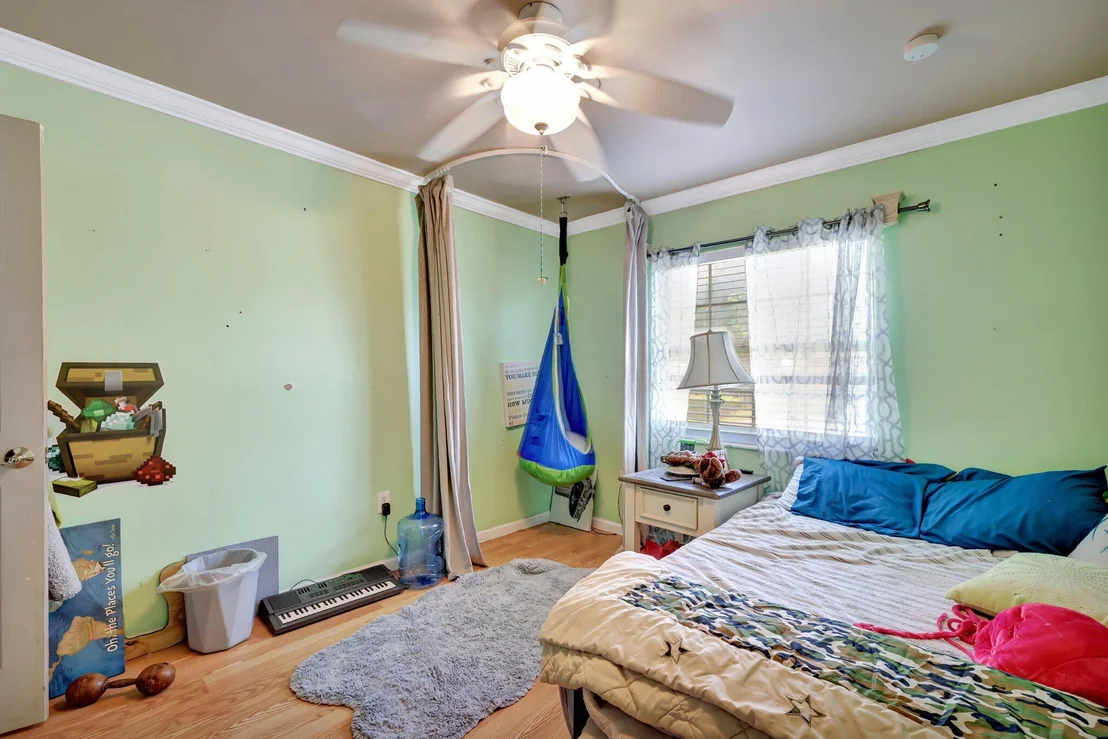Photo of 5903 Sunset Boulevard