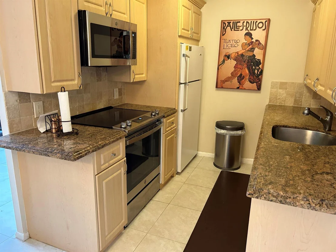 Photo of 3048 Cornwall C